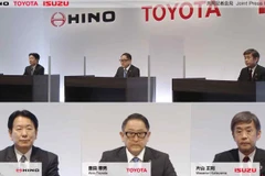 Lãnh đạo Hino, Toyota và Isuzu tổ chức cuộc họp báo trực tuyến vào ngày 24/3 để công bố mối quan hệ hợp tác mới. (Nguồn: nikkei.com) 