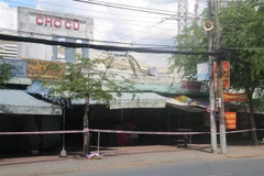 Phong tỏa một khu chợ ở Tiền Giang. (Ảnh: Minh Trí/TTXVN) 