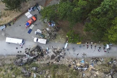 Hiện trường vụ xe buýt chở người di cư lao xuống vực tại Gualaca, Panama ngày 15/2/2023. (Ảnh: AFP/TTXVN)