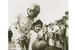 Vương Phong trong lần được gặp Bác Hồ. (Ảnh nhân vật cung cấp)