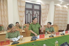 Đại tá Lê Văn Hòa thông tin vụ việc cho cơ quan báo chí. (Ảnh: Huỳnh Phúc Hậu/TTXVN)