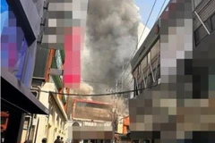 Khói bốc lên từ vụ hỏa hoạn. (Nguồn: Yonhap)