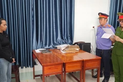 Bị can Nguyễn Thị Thu Trang bị bắt tạm giam về tội lừa đảo chiếm đoạt tài sản. (Ảnh: TTXVN phát)