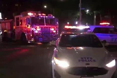 Cảnh sát được triển khai tại hiện trường vụ nổ súng ở khu Harlem, New York, Mỹ ngày 20/6/2022. (Ảnh: NBC New York/TTXVN) 
