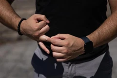 Một bệnh nhân vừa hồi phục sau khi mắc bệnh đậu mùa khỉ ở New York, Mỹ. (Ảnh: AFP/TTXVN) 