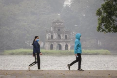 Chất lượng không khí ở mức độ xấu, người dân nên hạn chế ra đường. (Ảnh: Thành Đạt/TTXVN) 