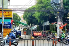 Cơ quan chức năng đã phong tỏa hẻm 954 Quang Trung (Phường 8, quận Gò Vấp) để thực hiện công tác phòng, chống dịch. (Ảnh: Thành Chung/TTXVN) 