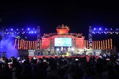 Ban nhạc Gute Gute đến từ Israel biểu diễn tại sân khấu Bia Quốc học thu hút rất đông khán giả với những tiết mục sôi động, hiện đại. (Ảnh: Đỗ Trưởng/TTXVN) 