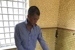 Đối tượng Nguyễn Hồng Tài tại cơ quan điều tra. (Nguồn: TTXVN) 