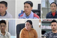 Sáu đối tượng từ trái qua phải, từ trên xuống dưới: Hoàng Văn Bưu, La Văn Chung, Đào Văn Hồng, Đào Văn Đức, Hoàng Thị Quỳnh, Thào A Ké tại cơ quan Công an tỉnh Cao Bằng. (Ảnh: TTXVN phát) 