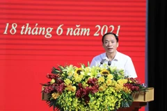 Chủ tịch Ủy ban Nhân dân tỉnh Hưng Yên Trần Quốc Văn phát biểu phát động hưởng ứng phòng, chống dịch COVID-19. (Ảnh: Đinh Tuấn/TTXVN) 