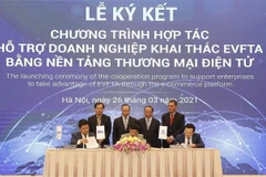 Lễ ký kết hợp tác các đơn vị thực hiện dự án. (Ảnh: Trần Việt/TTXVN) 