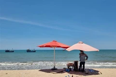 Khu vực bãi biển Ninh Chữ nơi anh N.Q.A.T bị sóng biển cuốn trôi mất tích vào chiều 11/8/2023. (Ảnh: Nguyễn Thành/TTXVN)