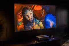 Cine 1 sử dụng công nghệ kết hợp ba tia laser mang các màu sắc RGB (đỏ, xanh lá, xanh dương) cơ bản. (Nguồn: Petapixel)