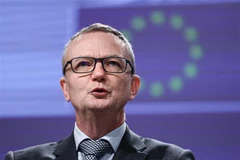 Người phát ngôn EC Eric Mamer phát biểu tại cuộc họp báo ở Brussels, Bỉ. (Ảnh: AFP/TTXVN) 
