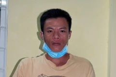 Đối tượng Nguyễn Tấn Thạch tại cơ quan công an. (Ảnh: TTXVN phát) 