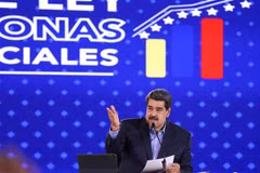 Nhà lãnh đạo Venezuela Nicolas Maduro cũng tham gia cuộc tuần hành. (Ảnh: AFP/TTXVN) 