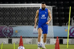 Cầu thủ Karim Benzema của đội tuyển Pháp trong buổi tập luyện tại sân vận động Jassim-bin-Hamad ở Doha, Qatar ngày 17/11/2022. (Ảnh: AFP/TTXVN) 