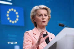 Chủ tịch Ủy ban châu Âu (EC) Ursula von der Leyen phát biểu trong cuộc họp báo ở Brussels, Bỉ. (Ảnh: THX/TTXVN)