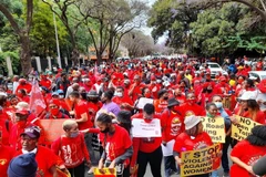 Biểu tình phản đối tình trạng tham nhũng và thất nghiệp tại thủ đô Pretoria. (Ảnh: Trương Phi Hùng/TTXVN) 