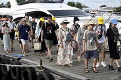 (Tư liệu) Khách du lịch tại Bali, Indonesia, ngày 25/1/2023. Ảnh: AFP/ TTXVN 