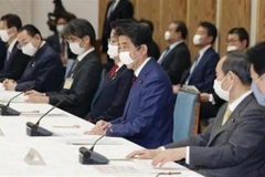 Thủ tướng Nhật Bản Shinzo Abe tại cuộc họp ở Tokyo, ngày 22/4/2020. (Nguồn: Kyodo/TTXVN) 