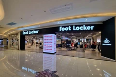 Mặt tiền của cửa hàng Foot Locker tại Indonesia được trưng bày đẹp, ấn tượng với diện tích rộng rãi. (Nguồn: Vietnam+)