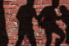 "Những đứa trẻ bị bỏ lại" ở Trung Quốc có nguy cơ cao trong việc gặp các vấn đề sức khỏe tâm thần, trở thành nạn nhân của bắt nạt học đường và hành vi tội phạm. (Nguồn: Shine)