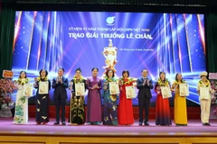 Lễ trao Giải thưởng Lê Chân lần thứ 12. (Ảnh: Minh Thu/TTXVN) 