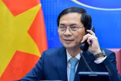 Bộ trưởng Bộ Ngoại giao Bùi Thanh Sơn điện đàm với Bộ trưởng (thứ hai) Bộ Ngoại giao Brunei, ông Dato Erywan Pehin Yusof. (Nguồn: TTXVN phát) 