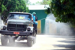 [Photo] Phun hóa chất khử khuẩn tại thị xã Hoàng Mai ở Nghệ An