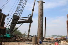 Thi công cầu Rạch Miễu 2 phía tỉnh Bến Tre. (Ảnh Công Trí/TTXVN)
