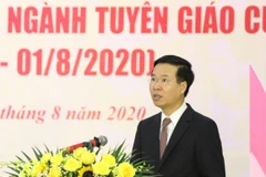Trưởng Ban Tuyên giáo Trung ương Võ Văn Thưởng đọc diễn văn kỷ niệm. (Ảnh: Văn Điệp/TTXVN)