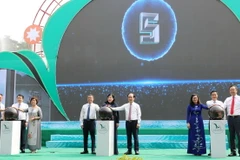 Các đại biểu thực hiện nghi lễ khai mạc mùa du lịch Thái Nguyên 2024. (Ảnh: Hoàng Nguyên/TTXVN)