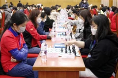 Các kỳ thủ thi đấu ở nội dung cờ nhanh. (Ảnh: Đồng Thúy/TTXVN) 