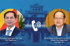 Bộ trưởng Ngoại giao Bùi Thanh Sơn điện đàm với Bí thư Đảng ủy Khu Tự trị dân tộc Choang Quảng Tây. (Ảnh: TTXVN phát) 