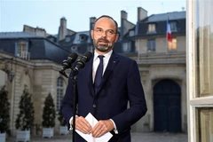 Thủ tướng Pháp Edouard Philippe phát biểu trong cuộc họp báo tại Paris. (Nguồn: AFP/TTXVN) 