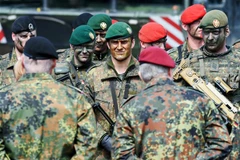 Binh sỹ Đức tham gia một cuộc huấn luyện tại Munster, miền Nam nước Đức. (Ảnh: AFP/TTXVN) 