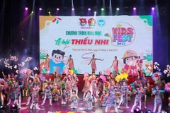 Chương trình văn nghệ mở màn cho lễ hội. (Ảnh: Thu Hương/TTXVN)