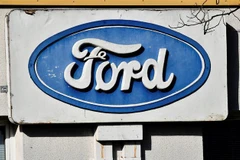 Biểu tượng Ford tại nhà máy của hãng sản xuất ôtô này ở Blanquefort, Pháp. (Ảnh: AFP/TTXVN) 
