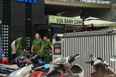 ​Việc khám xét diễn ra tại tầng 7 và 8 của tòa nhà số 238 Nguyễn Oanh. Khu vực xung quanh bị phong tỏa. (Ảnh: Thành Chung/Vietnam+)