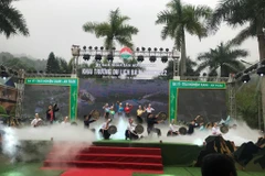 Một tiết mục biểu diễn tại lễ khai trương du lịch năm 2022 với chủ đề Ba Vì, trải nghiệm xanh-an toàn. (Nguồn: BNEWS/TTXVN) 