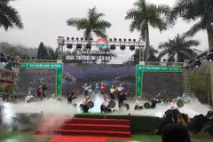 Một tiết mục biểu diễn tại lễ khai trương du lịch năm 2022 với chủ đề Ba Vì, trải nghiệm xanh-an toàn. (Nguồn: BNEWS/TTXVN) 