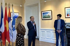 Đại sứ Việt Nam tại Pháp Đinh Toàn Thắng phát biểu trong buổi chiêu đãi khách mời hội nghị. (Ảnh: Nguyễn Thu Hà/TTXVN)