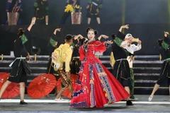 [Photo] Rực rỡ sắc màu tại Lễ kỷ niệm 120 năm du lịch Sa Pa