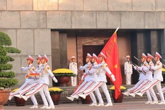 Đội tiêu binh danh dự duyệt đội ngũ qua trước Lăng Chủ tịch Hồ Chí Minh. (Ảnh: Hoàng Hiếu/TTXVN)