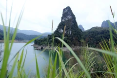 [Photo] Chiêm ngưỡng vẻ đẹp hoang sơ của vịnh Pá Khôm ở Lai Châu