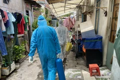 Hành trình theo chân các chiến sỹ quân y khám bệnh cho F0 tại nhà