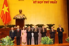 Lãnh đạo Quốc hội chúc mừng bà Võ Thị Ánh Xuân được bầu giữ chức Phó Chủ tịch nước, ông Nguyễn Hòa Bình được bầu giữ chức Chánh án Tòa án Nhân dân tối cao và ông Lê Minh Trí được bầu giữ chức Viện trưởng Viện kiểm sát Nhân dân tối cao nhiệm kỳ 2021-2026. 