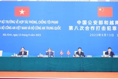 Bộ trưởng Tô Lâm cùng ông Vương Tiểu Hồng, Ủy viên Quốc vụ, Bộ trưởng Bộ Công an Trung Quốc đồng chủ trì Hội nghị cấp Bộ trưởng về Phòng Chống Tội phạm lần thứ 8 giữa Bộ Công an Việt Nam và Bộ Công an Trung Quốc. (Ảnh: TTXVN phát) 